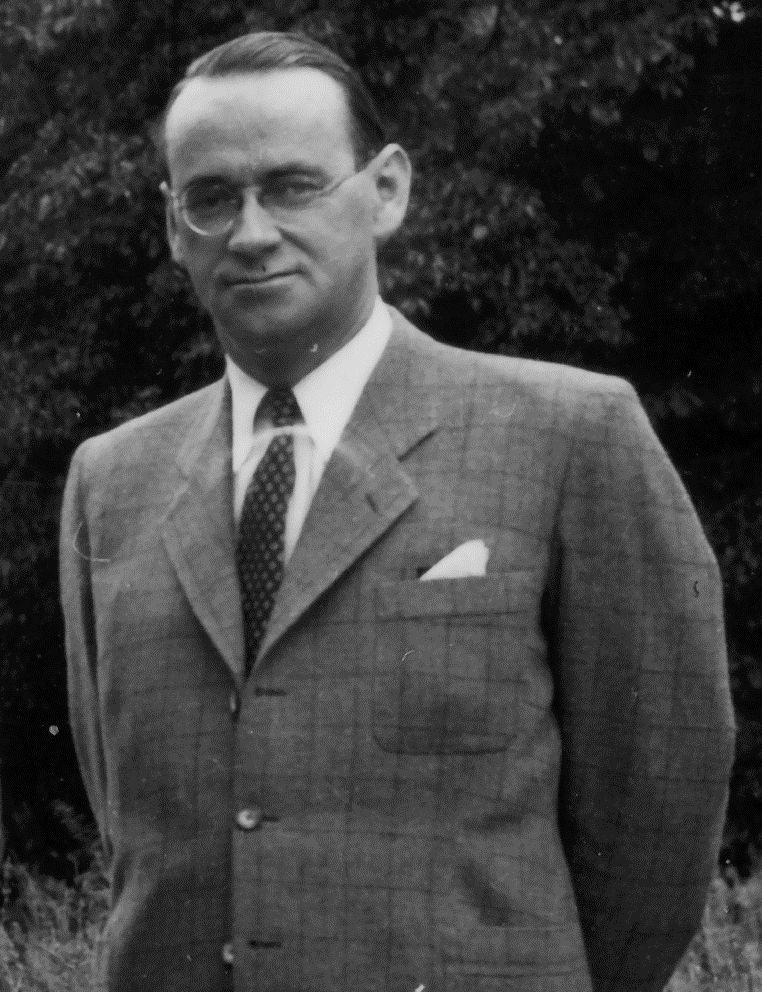 Carl Lutz korabeli svájci konzul, a svájci menlevél program főszervezője, több ezer zsidó család és így az én nagypapám megmentője.